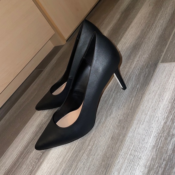 CALL IT SPRING BLACK HIGH HEELS - Picture 4 of 4